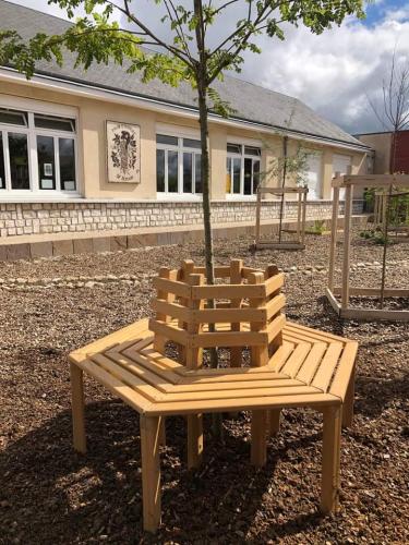 Mobilier en bois réalisé par le lycée professionnel © Mairie de Saint-Ouen
